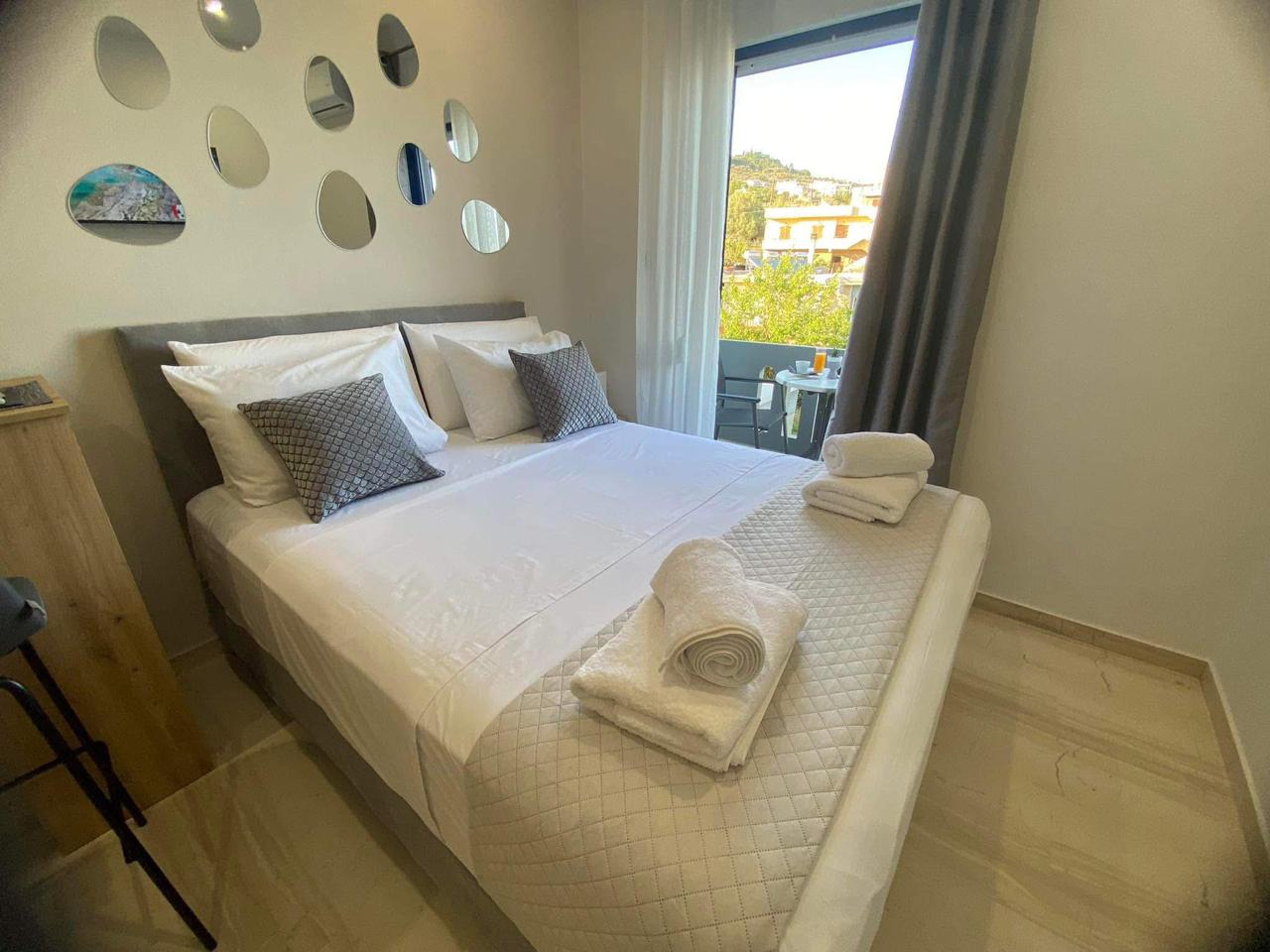 Room Two double bed with balcony light